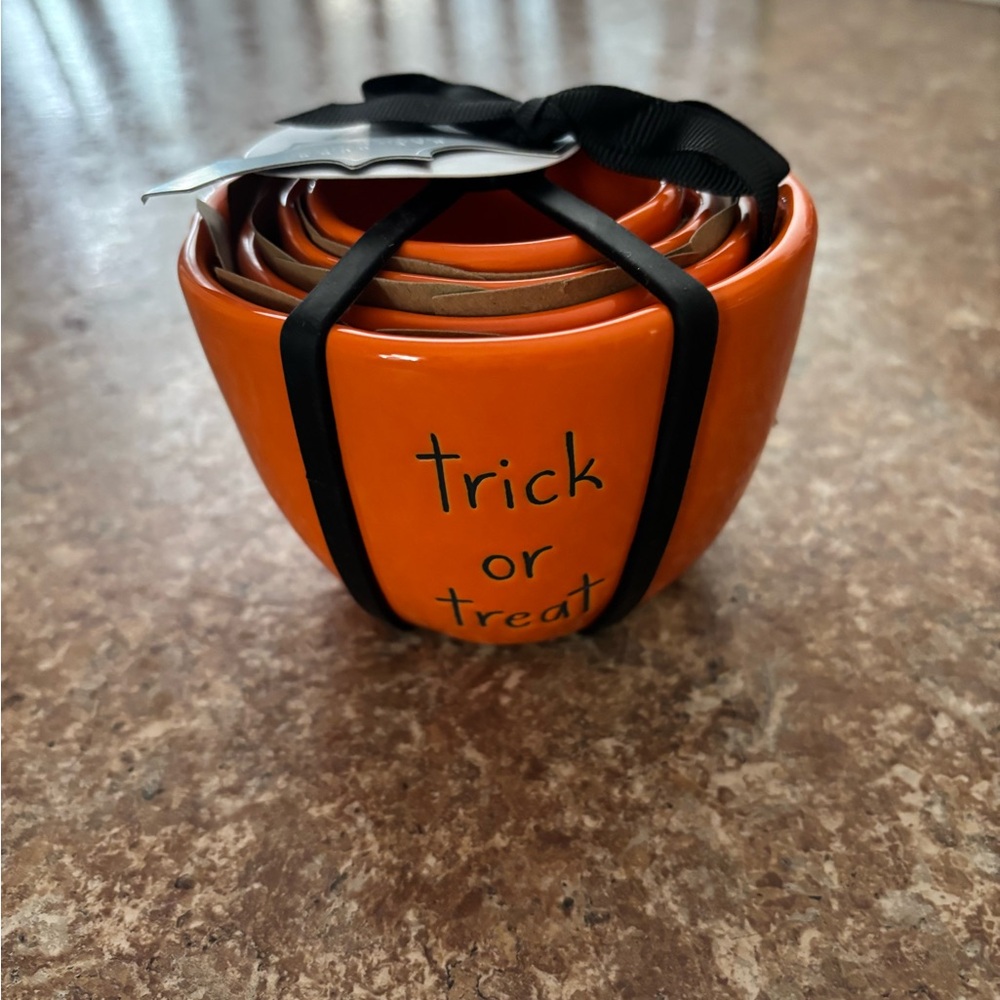 NWT Rae Dunn Orange Trick or Treat Jack O Lantern Measuring cups